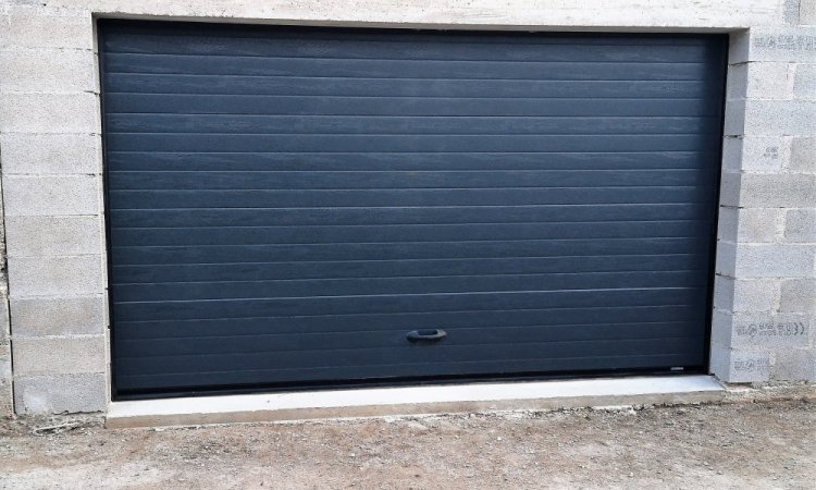 Fourniture et pose d'une porte de garage sectionnelle motorisée dans le Gard