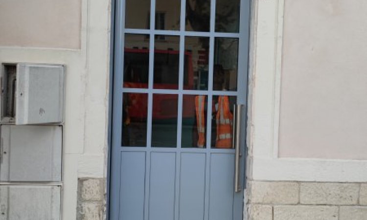 Fabrication et pose d'une porte d'accès en acier à Bagnols-Sur-Cèze