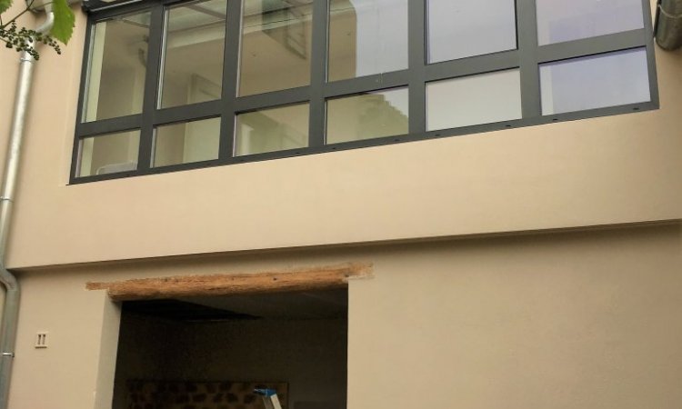 Fabrication et pose de menuiseries fenêtres, portes et véranda en aluminium dans une maison à Générac 