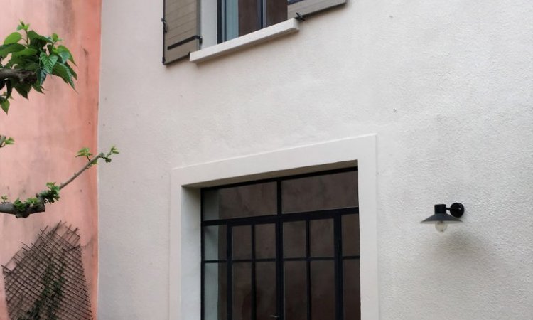 Fabrication et pose de menuiseries fenêtres, portes et véranda en aluminium dans une maison à Générac 