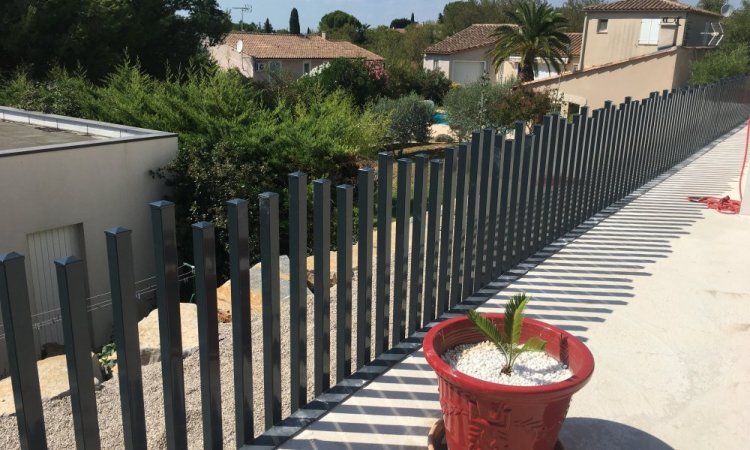 Pose de clôtures en fer chez les particuliers dans le Gard